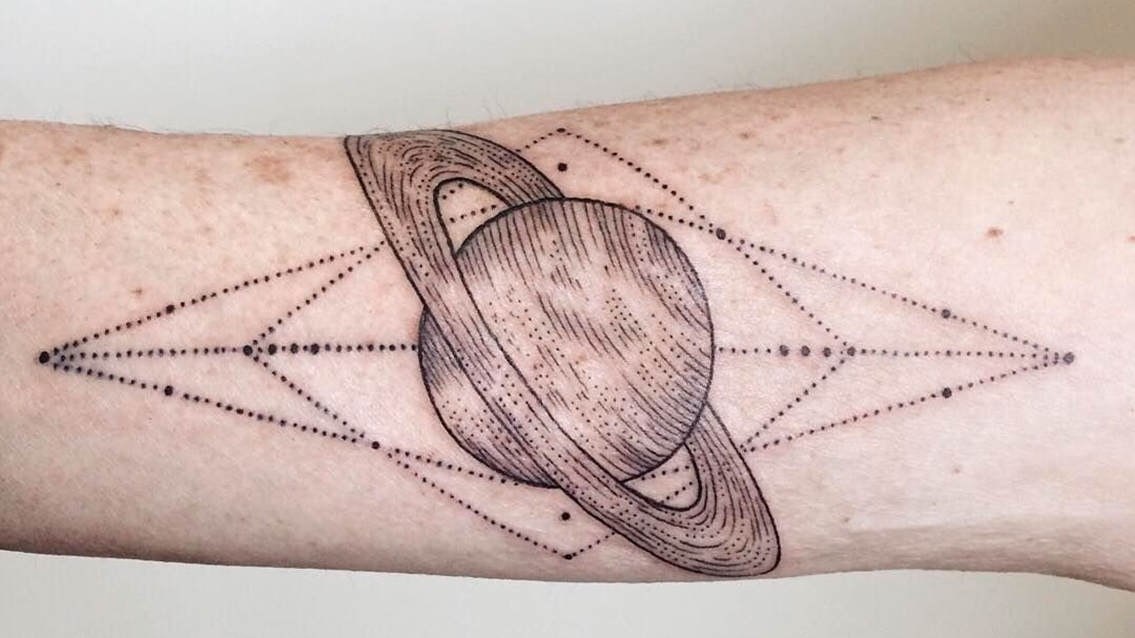 Tatuajes de saturno: 🪐 Significado +100 imágenes ✓ - Rey Tatuaje